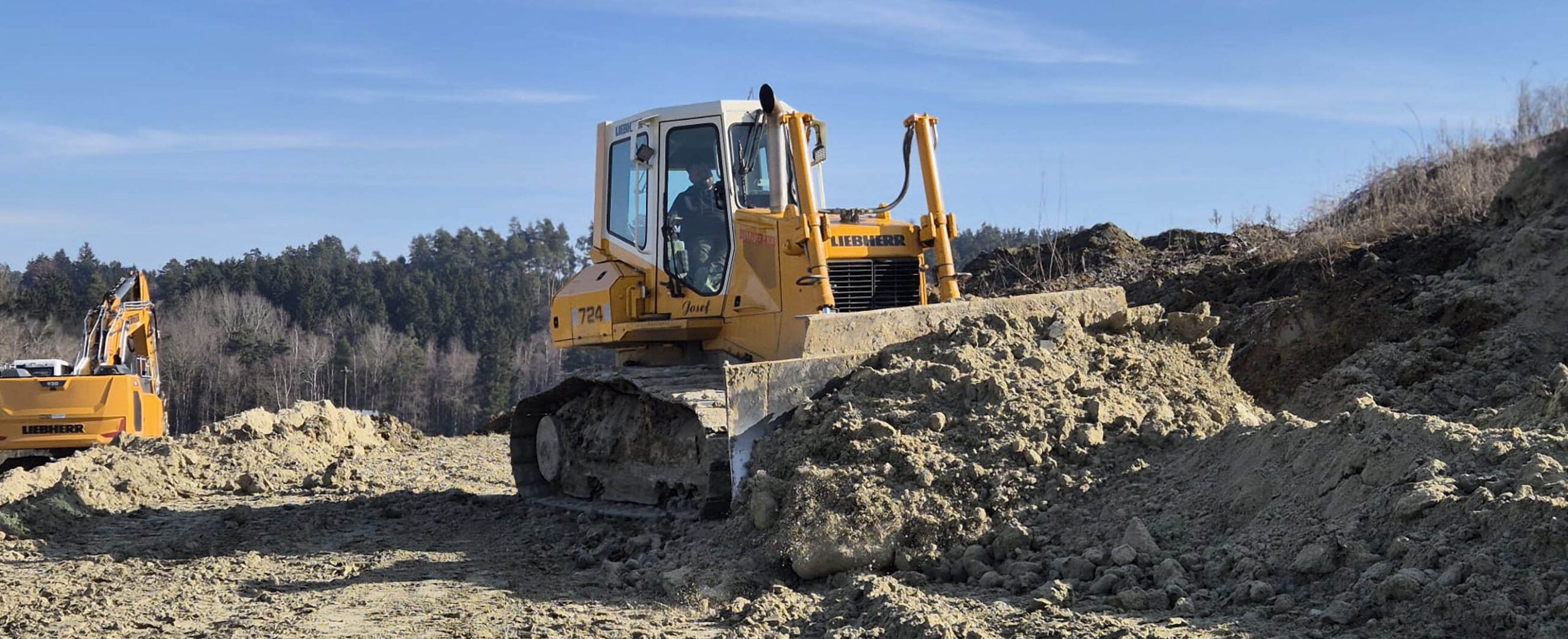 Abraeumarbeiten-Planierraupe